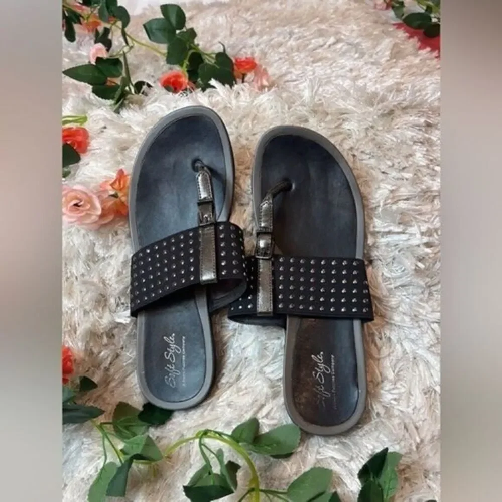 Hush puppies Comfy Strap Sandals black with bronze detail. Rivet detail Size 8.5